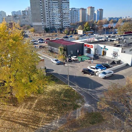 2К Апартаменты Ул.Ревуцкого 19/1 Kiew Exterior foto